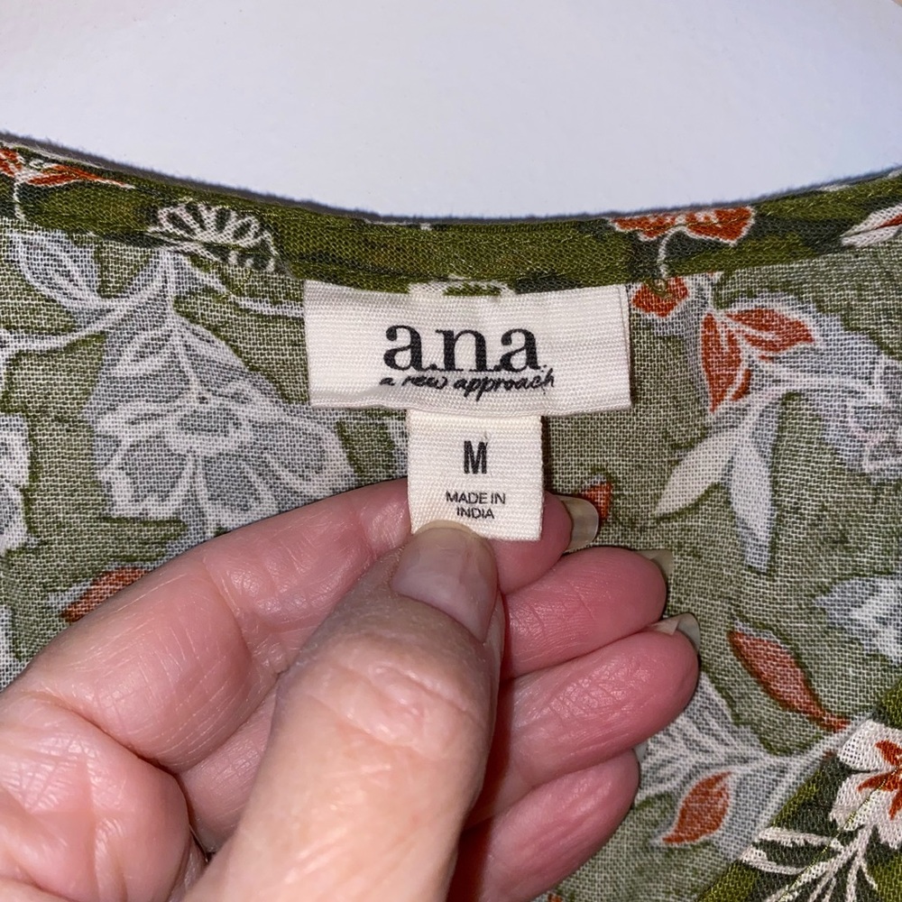 -a.n.a Estie Floral Green V-Neck Blouse - Picture 2 of 11